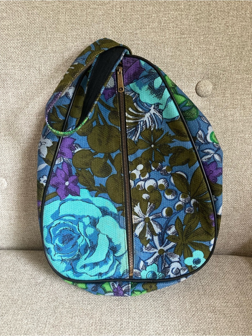 Vintage Celebrity New York teardrop travel bag